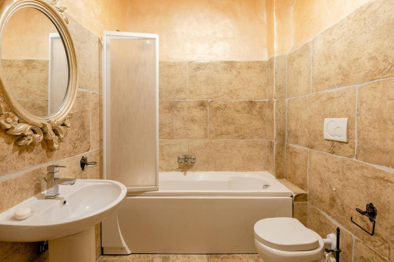 Rome Right In The Ancient Historical Center Two Bedrooms Two Bath, Up To 6 Pax Dış mekan fotoğraf