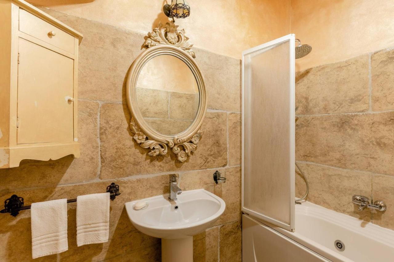 Rome Right In The Ancient Historical Center Two Bedrooms Two Bath, Up To 6 Pax Dış mekan fotoğraf